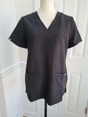FIGS Casma V-Neck Technical  Scrub Top